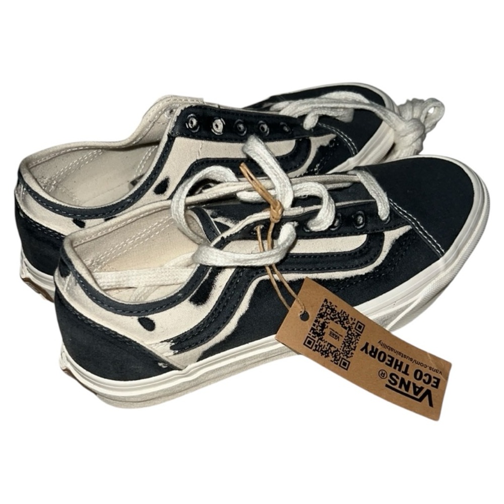 Vans Gray & White Sneakers – Size 4.5 (Women’s 6 / Men’s 4.5)